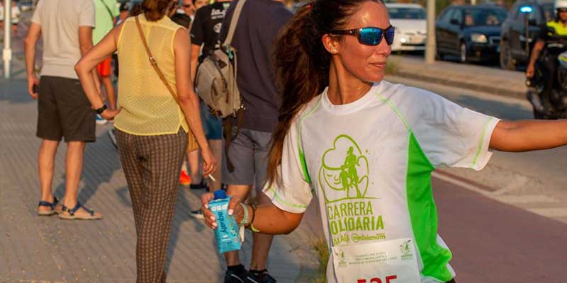 Donación de agua en carreras solidarias